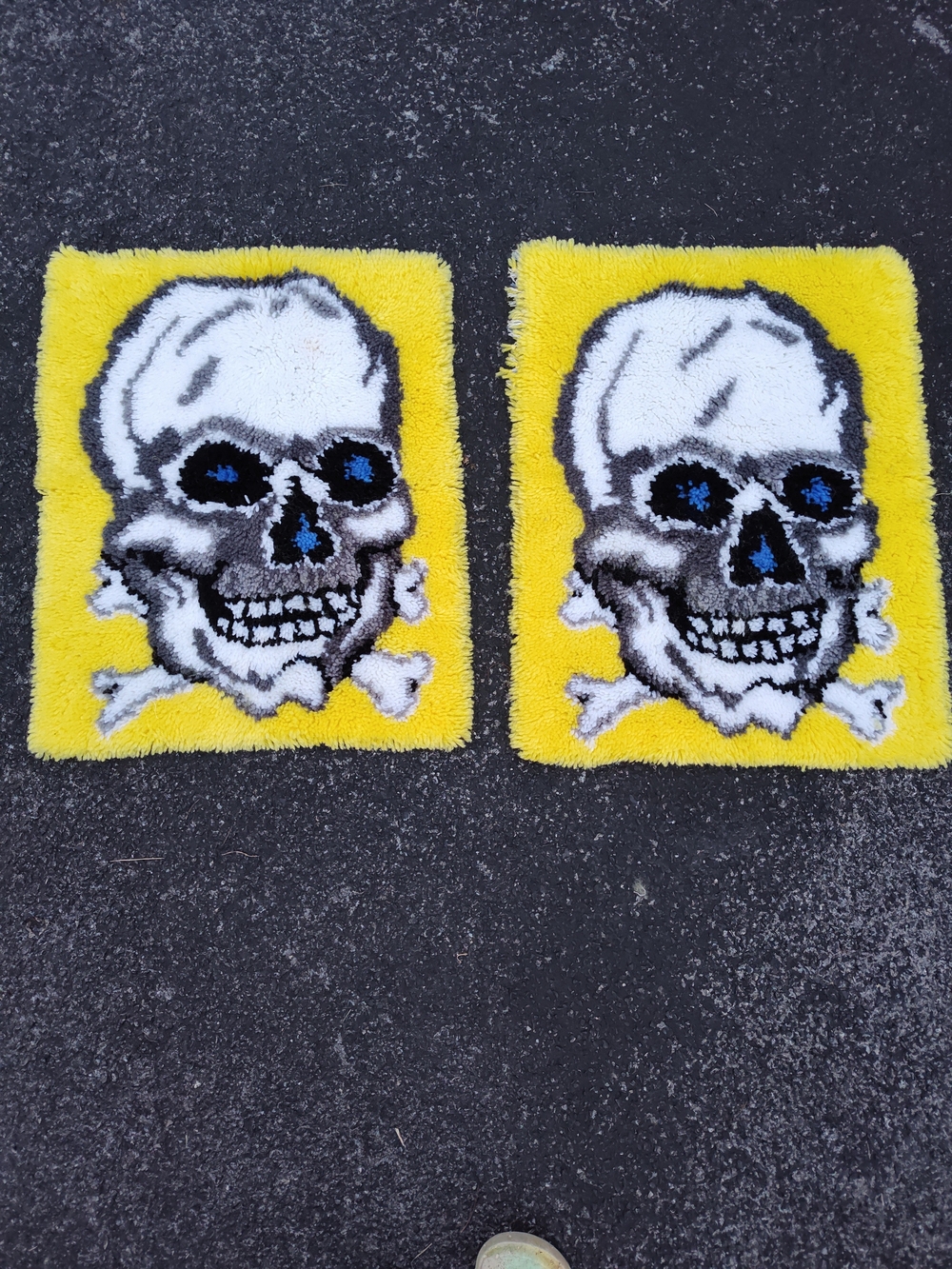 Yellow Rug/Bath Mat With Skull And Cross Bones